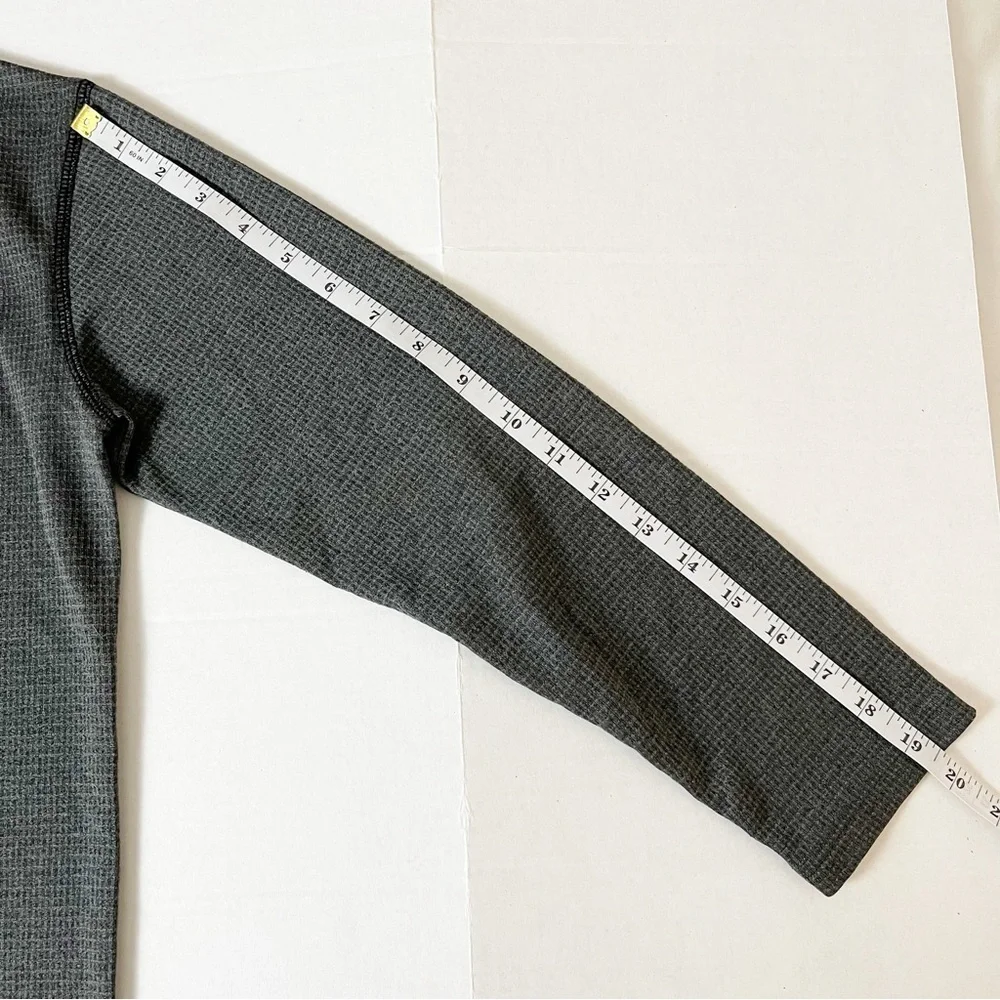 OLD NAVY ACTIVE Boy’s Go Dry Gray Long Sleeve Top - XL